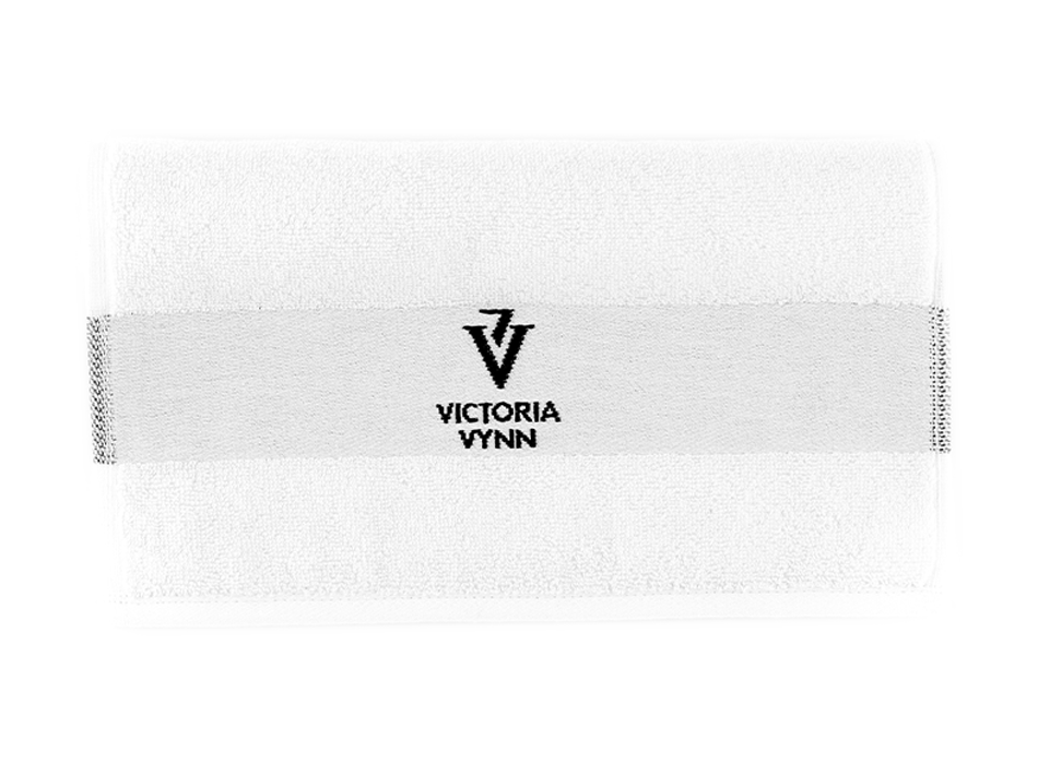 TOWEL, white with logo / RĘCZNIK BIAŁY z logo - VICTORIA VYNN